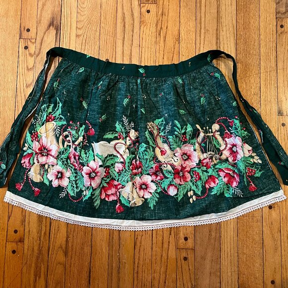 Handmade Christmas Seasonal Green Floral Holly Musical Violin Print Half Apron - Picture 6 of 6